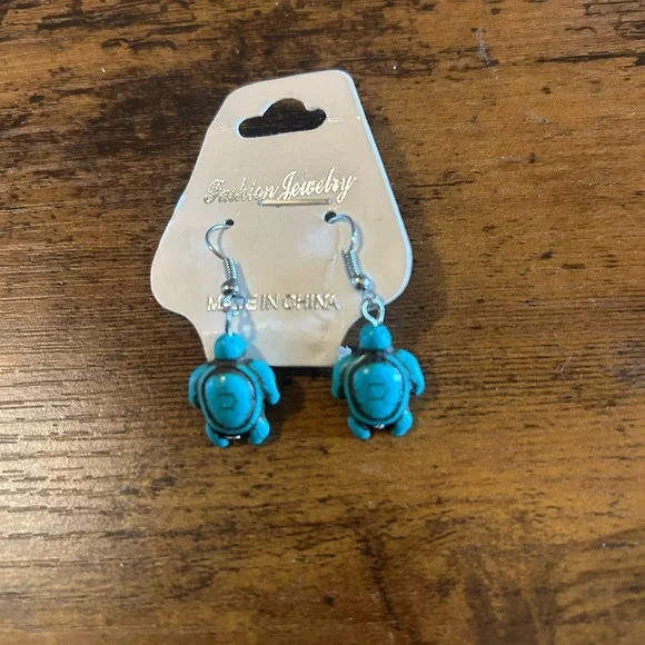 Fashion Jewelry Turquoise colored turtle Earrings - Picture 1 of 2